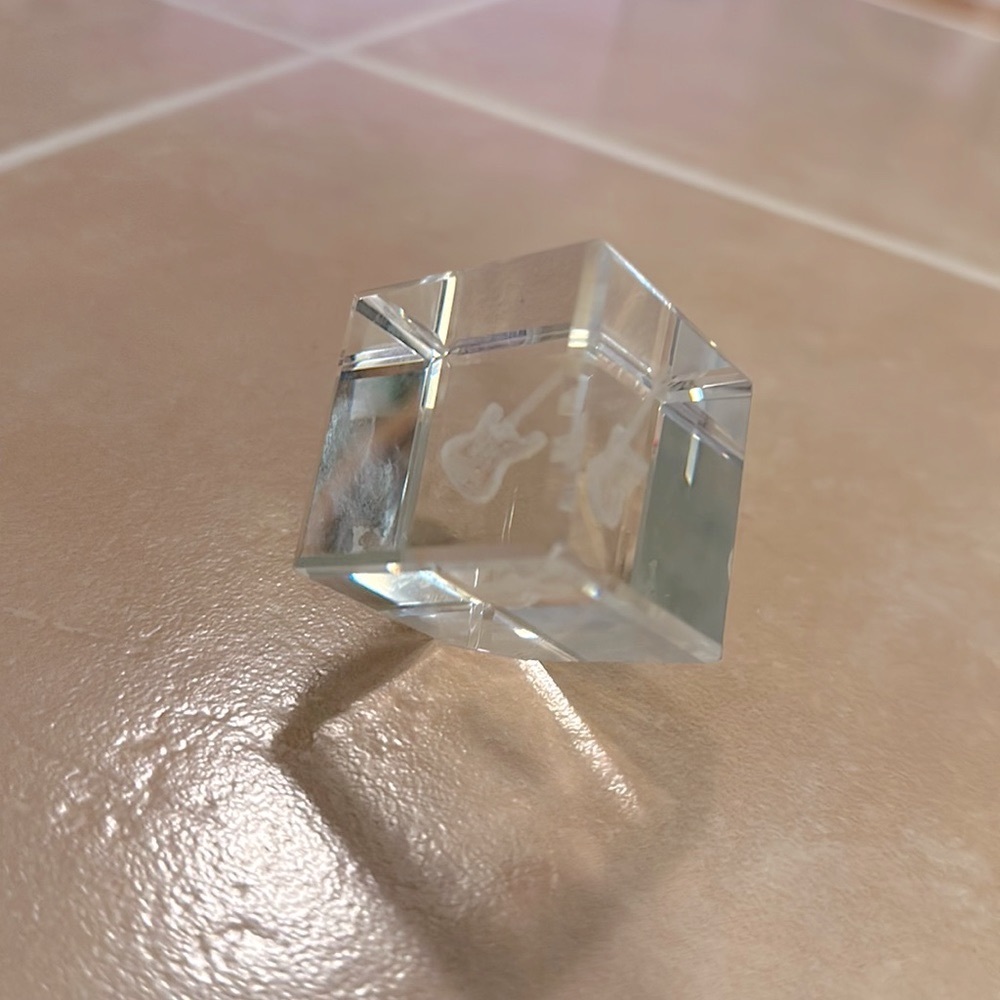 Vintage Guitar Etched Glass Paper weight - Picture 10 of 12